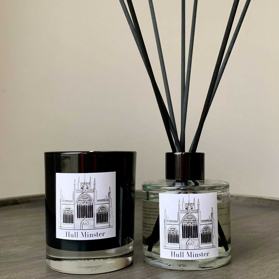 Gifts Edge of the Wolds | Hull Minster Tobacco & Oak Scented Candle 160G