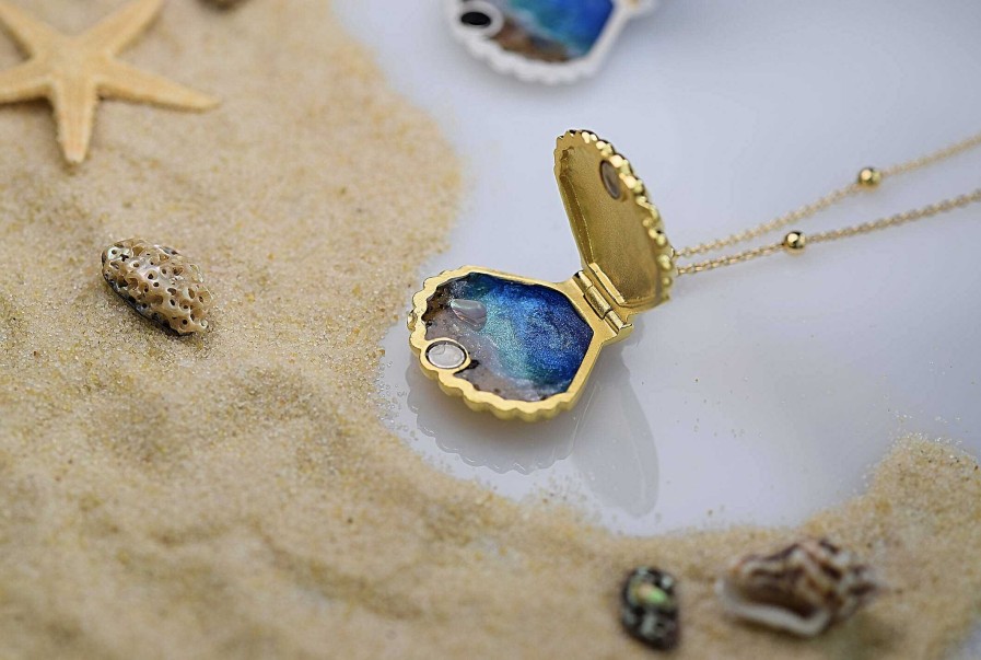 Gifts Amulet of Ashes | Seascape Shell Locket - Gold